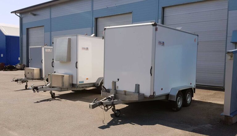 Ras­kaan kalus­ton pesu edessä: Mistä saat järeän kuu­ma­ve­si­pe­su­rin vuo­kralle pint­ty­neen öljyn ja ras­van pois­toon?