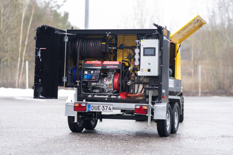 Jää­ty­nei­den put­kien sula­tus on osa tal­vi­kun­nos­sa­pi­toa